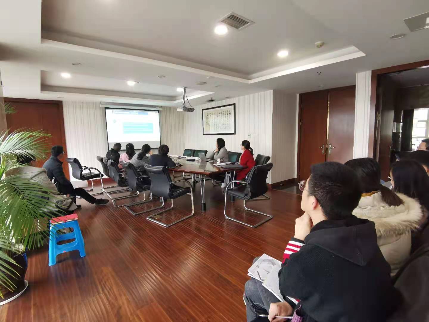 公司業(yè)務部組織開展月度培訓會
